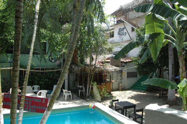 Alberca de Hostal Chicatana