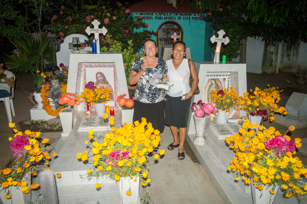 Ignacia Ramírez Aragón and her daughter