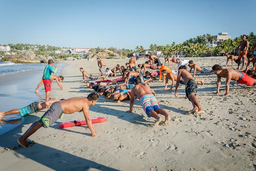 Surf Classes in Puerto Escondido. Photo: Ernesto J. Torres