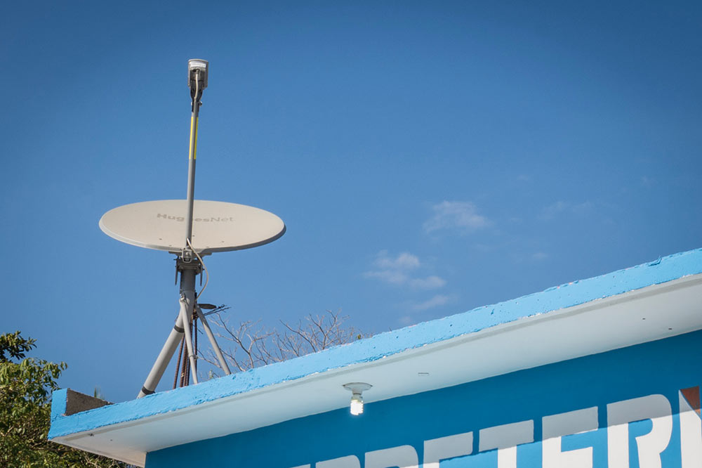 Antena de HughesNet, Santa Elena, Tonameca.
