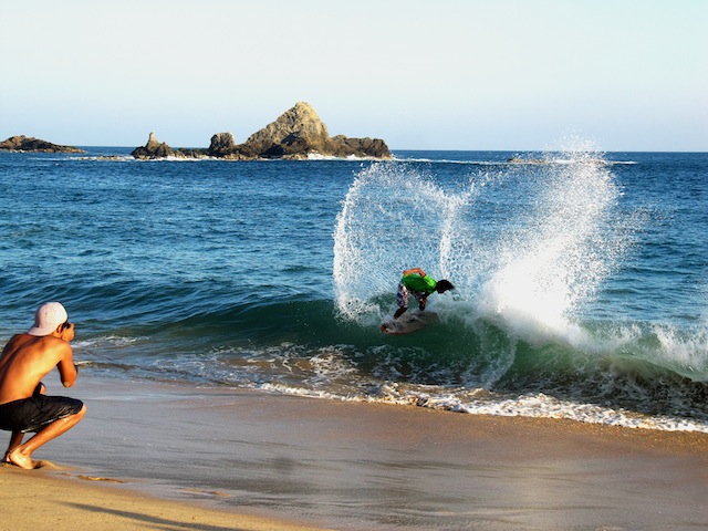 Mazunte, skimboard competition<br />photo: Lalo Romero