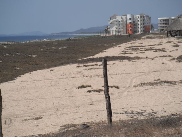 Vivo Resorts fence Feb. 2013